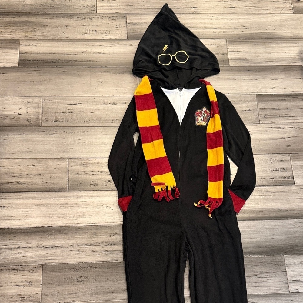 NWOT Harry Potter Black Hooded Onesie with Red Accents - Picture 3 of 15